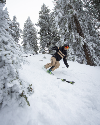 DIEZZ Sport précurseur du casque de ski à visière intégrée