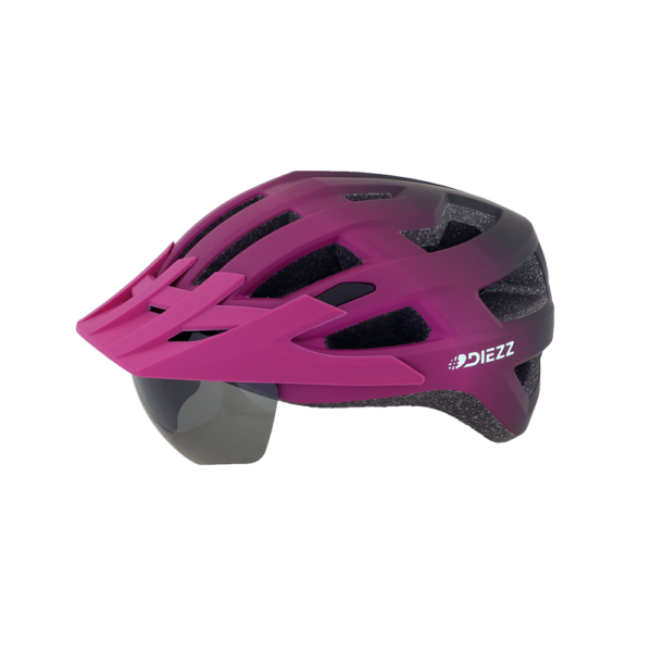 Casque vélo violet avec visière pour ville et chemins, adapté vélo électrique